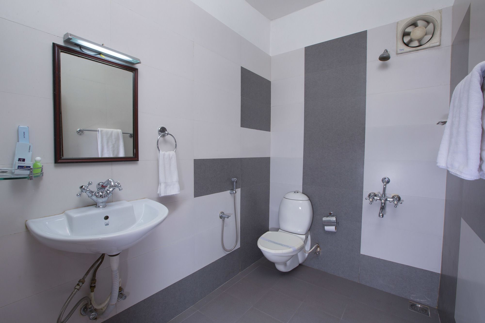 Spice Country Resort Chithirapuram Esterno foto
